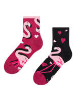 Lustige Crewsocken Flamingos und Herzen
