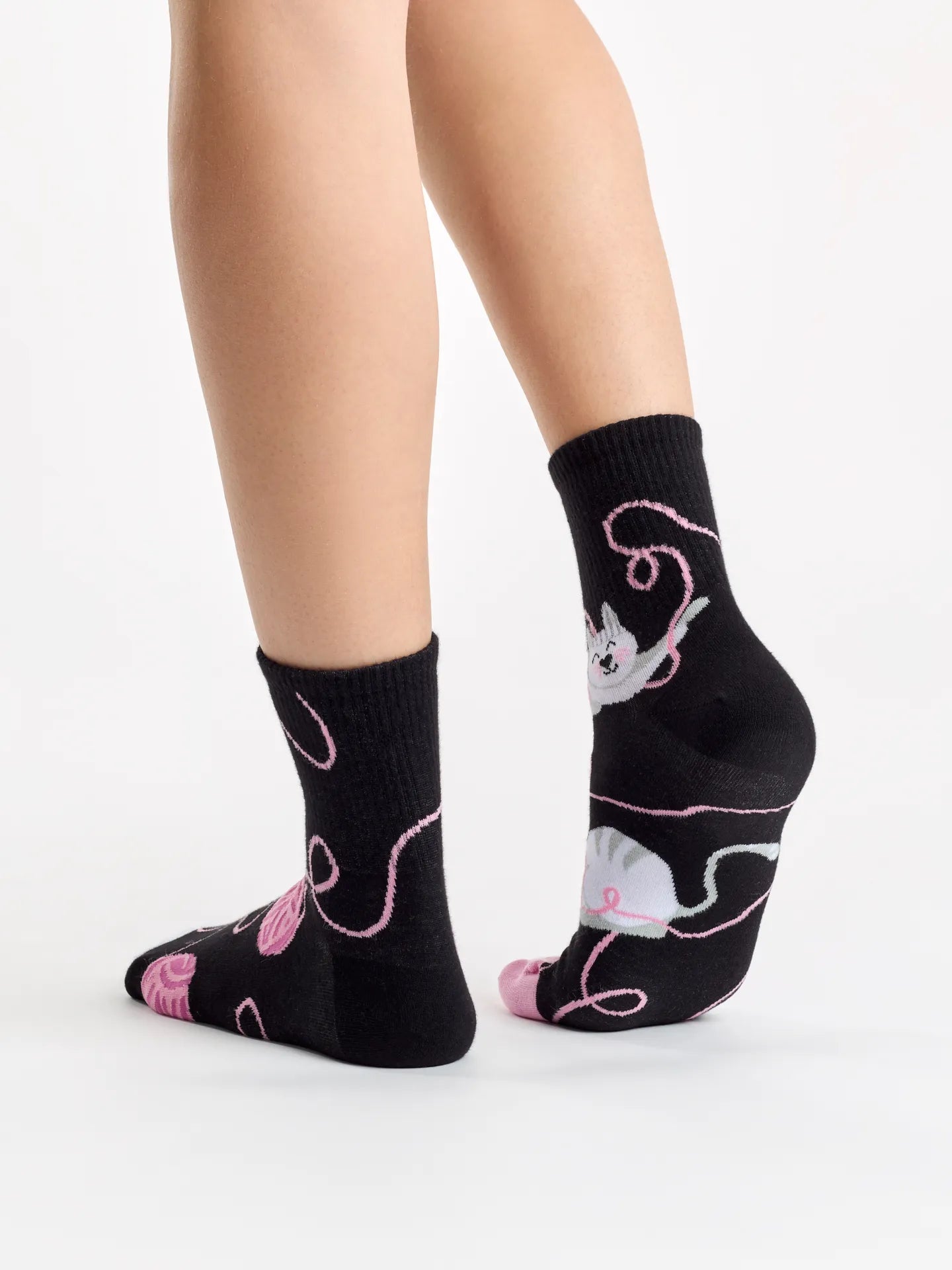 crew-socks-cat-ball-02-4a/4a40440964da6f859ee3c9c51765b400951a9859