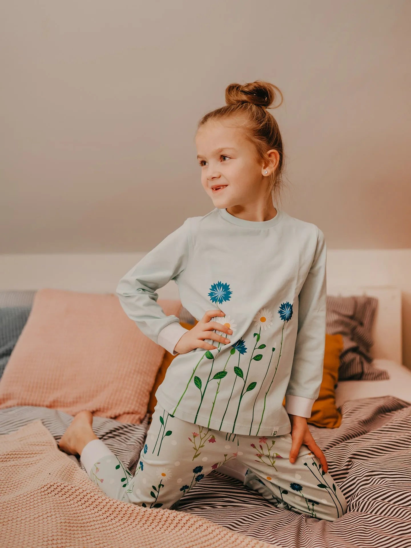 kids-pyjamas-meadow-flowers-f2/f204f06f488f541578b08e502b1adcdfd609de9a