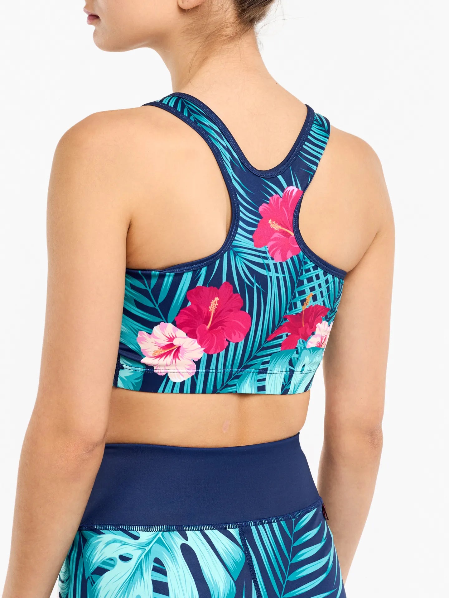 gym-top-tropical-paradise-61/6116a760e7e3b273bddd448d3d5dfe56303322c9