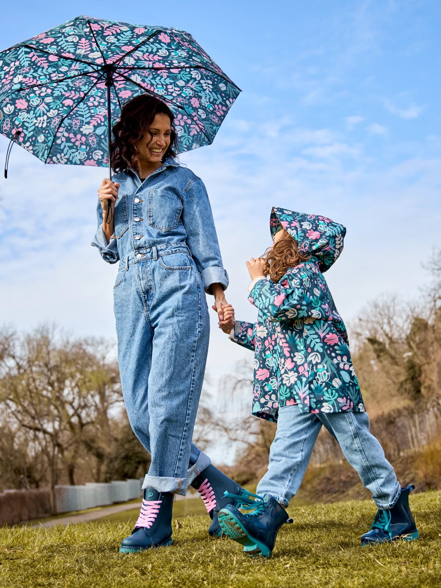 umbrella-leaves-bugs-19/1945824692e1a900842f5d800cafc426c40887b5
