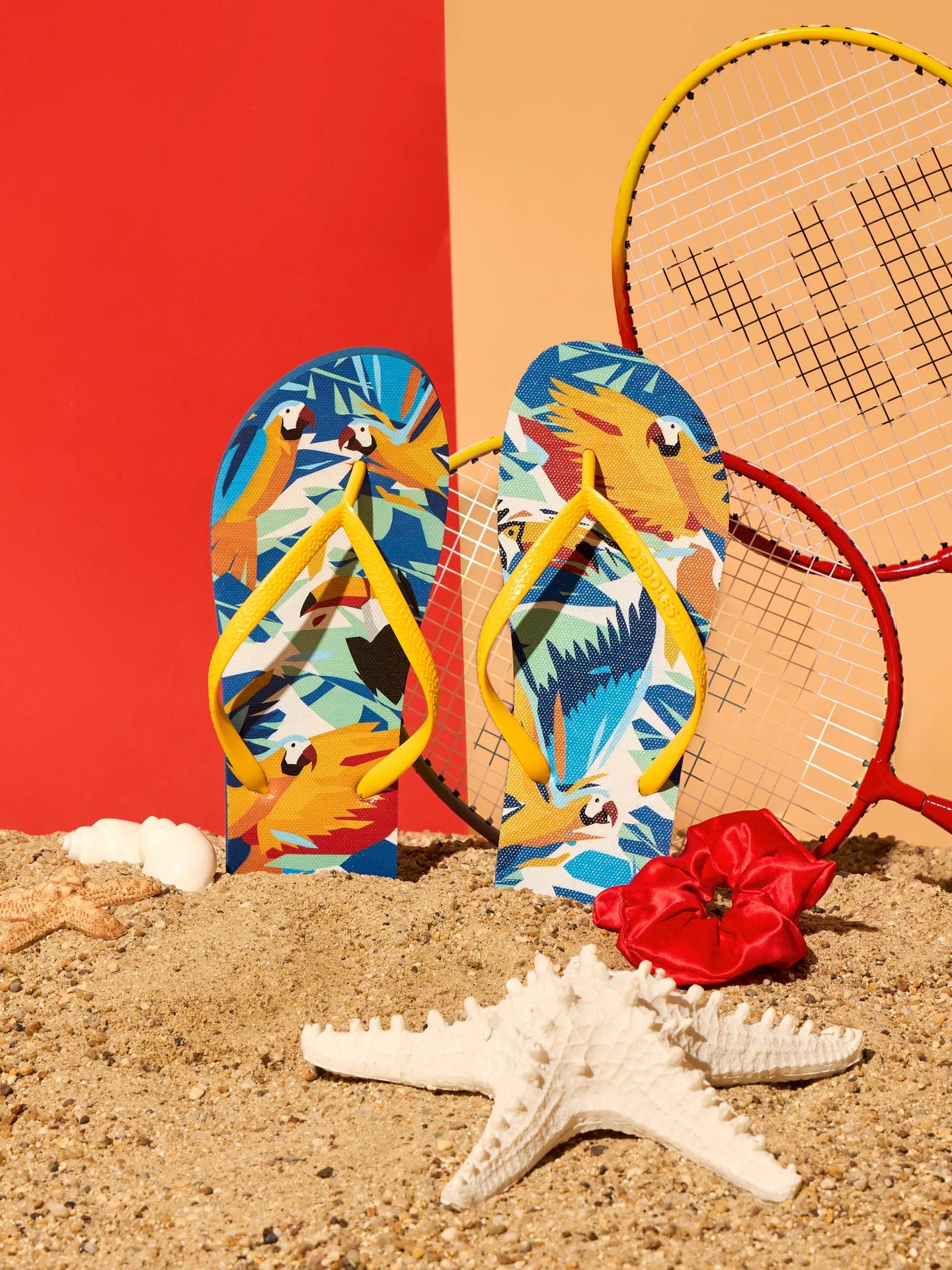 flip-flops-tropical-birds-fe/fe19eb9d51665cca4c24e97707284755bceb82bf