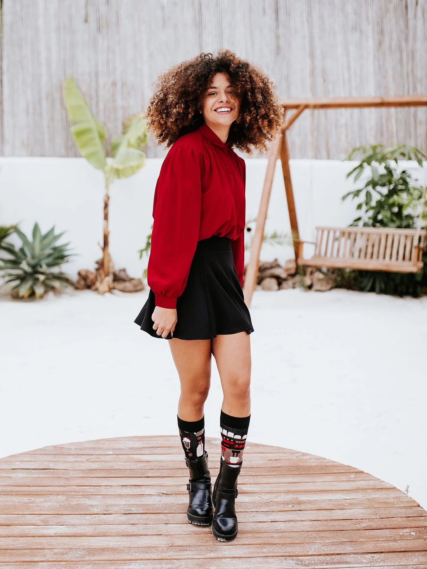 regular-socks-coffee-shop-02-5f/5fab549f6553d28d6aa8cca397f959c5ae851f3b