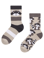Lustige warme Socken für Kinder Glücklicher Waschbär