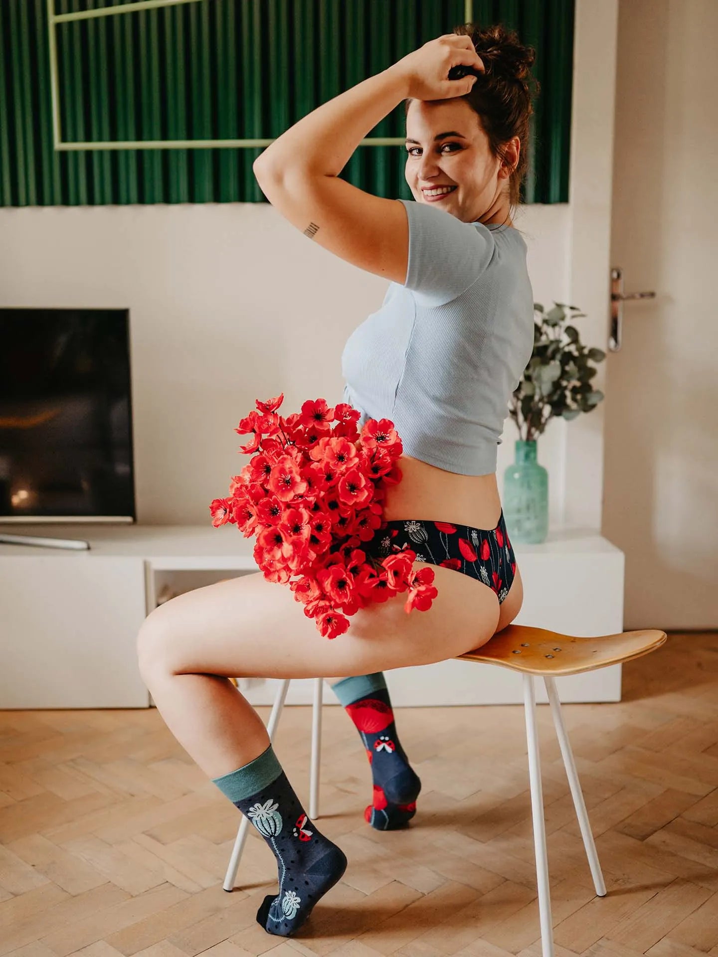 regular-socks-ladybugs-poppy-flowers-06/06208f51279fdc0963ed85b011b7963115eaee20