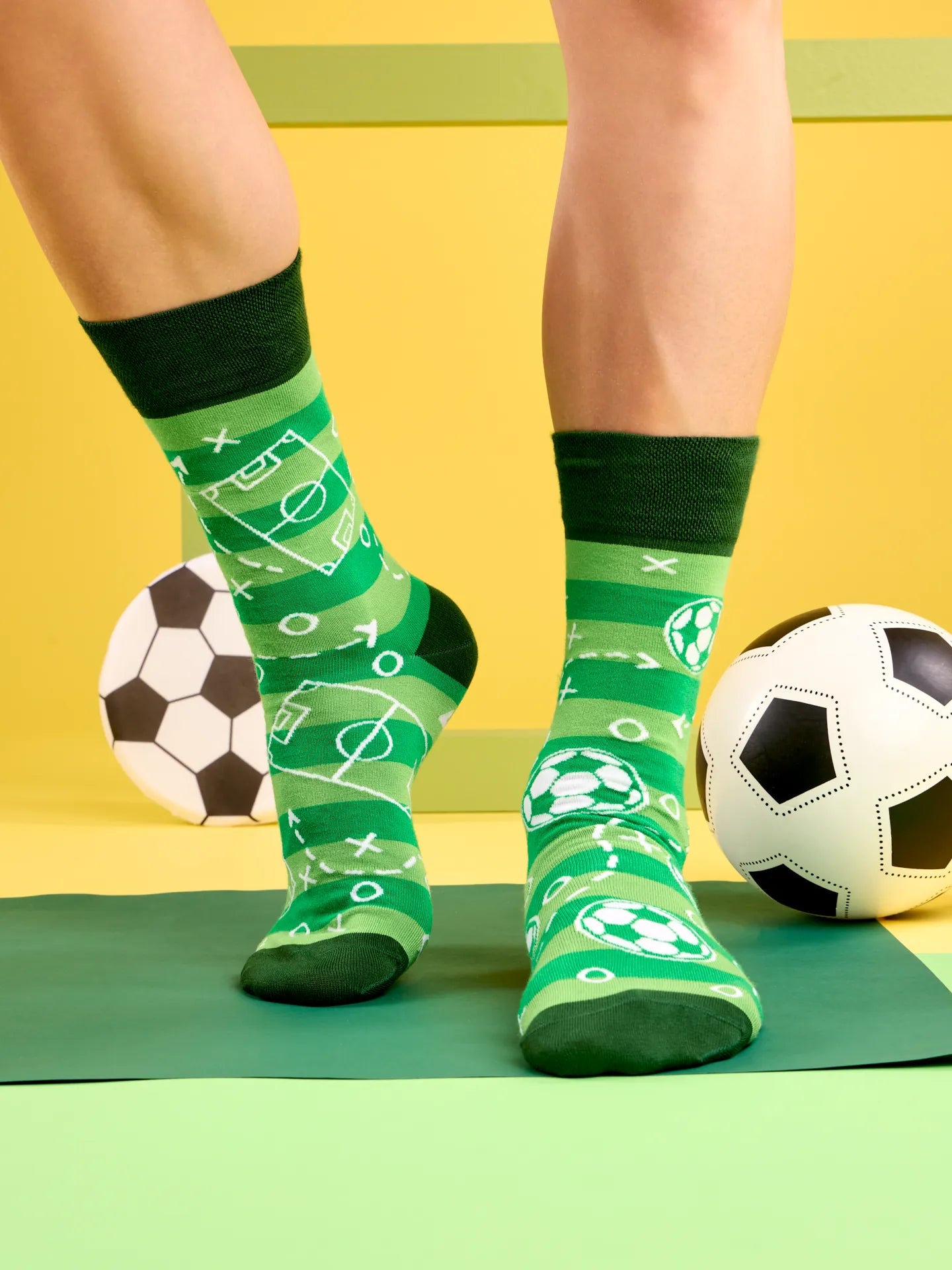 bamboo-regular-socks-football-pitch-27/27515b66cb3be582231d835cae70ca4a105265c6