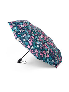 Lustiger Regenschirm Blätter und Käfer