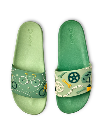 Lustige Pantoletten Radfahren