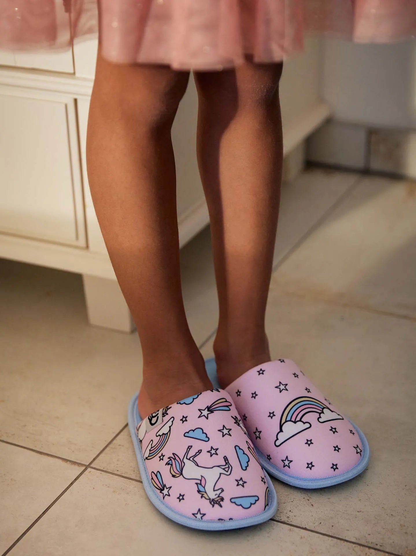 kids-slippers-rainbow-unicorn-60/60bffa0b0ff7eca991e1f0d69061d04c664503c1