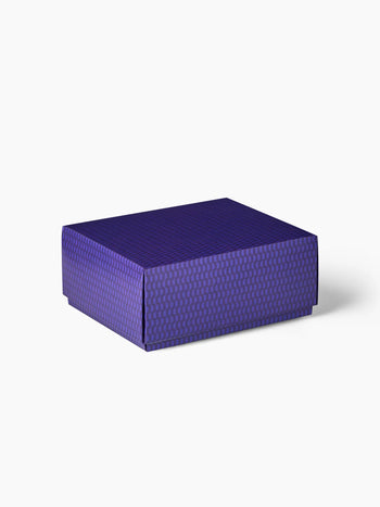 Violett gemusterte Geschenkbox