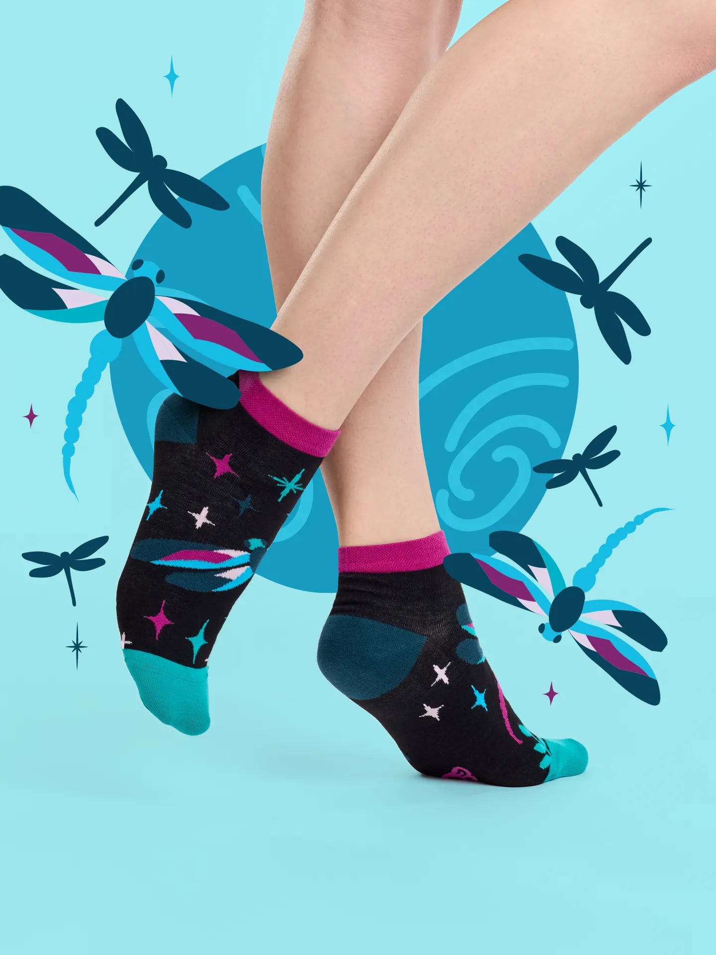ankle-socks-dragonflies-at-night-02-62/62378af68649c63ad6ad3886d5a58d1f45320a11