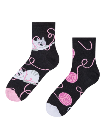 Lustige Crewsocken Katze und Ball