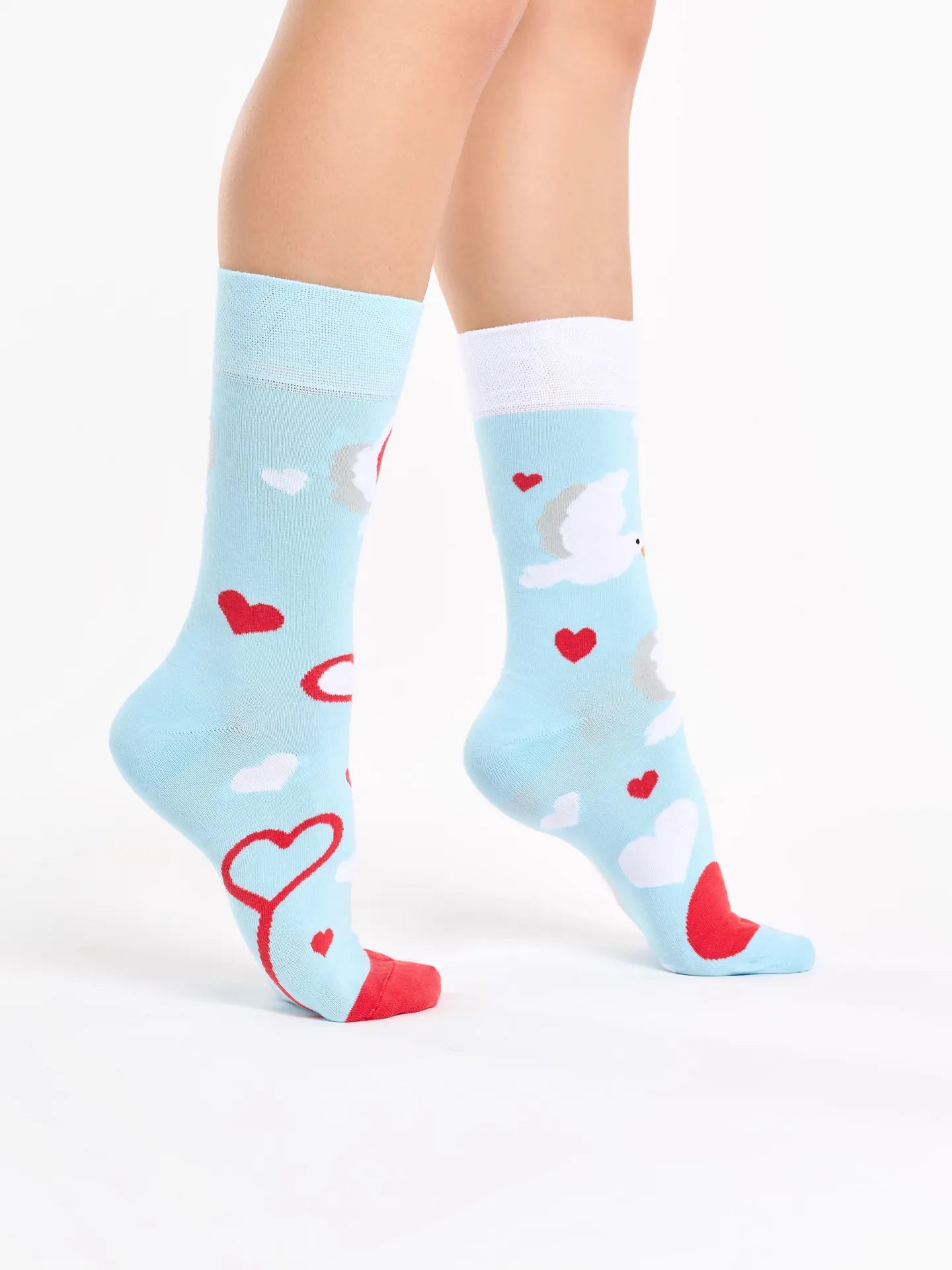 regular-socks-white-doves-05/058ba754e5009e7f67fdfd13958ced152dec4fed