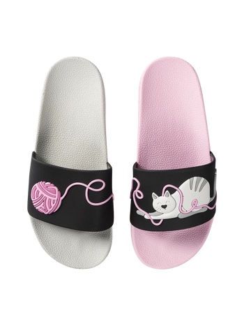 Lustige Pantoletten für Kinder Katze und Ball