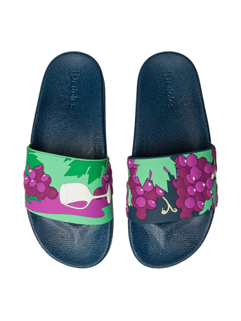 Lustige Pantoletten Wein und Trauben