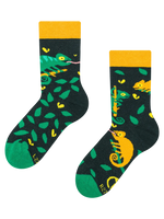 Lustige Kindersocken Chamäleon auf der Jagd