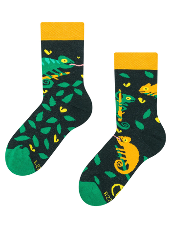 Lustige Kindersocken Chamäleon auf der Jagd