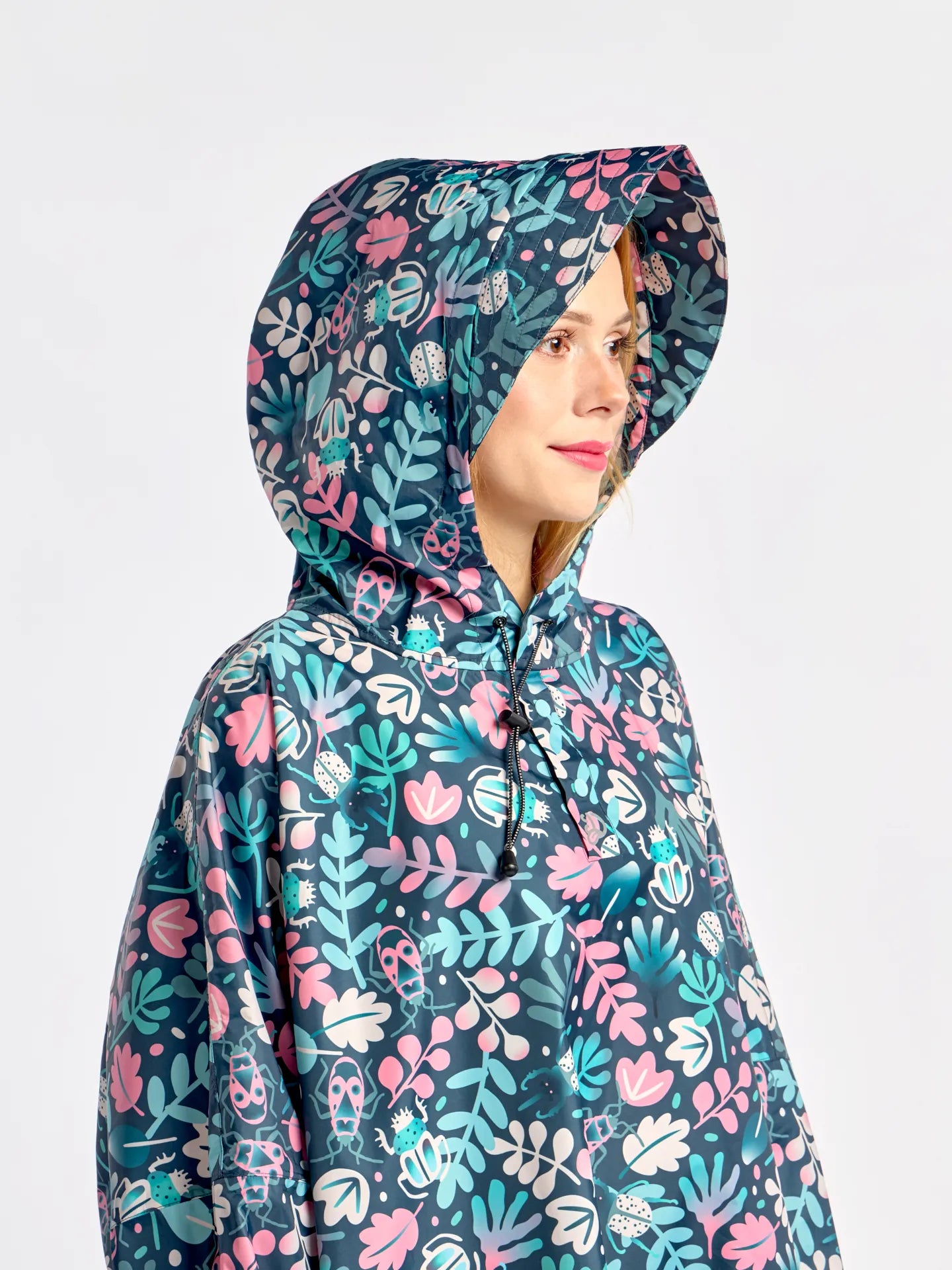 raincoat-leaves-bugs-bf/bf6e66a90449ef45e4098c39af168d1c67dfc8df