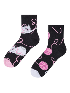 Lustige Crewsocken Katze und Ball