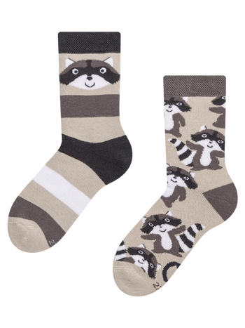 Lustige warme Socken für Kinder Glücklicher Waschbär
