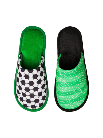 Lustige Hausschuhe Fußballplatz