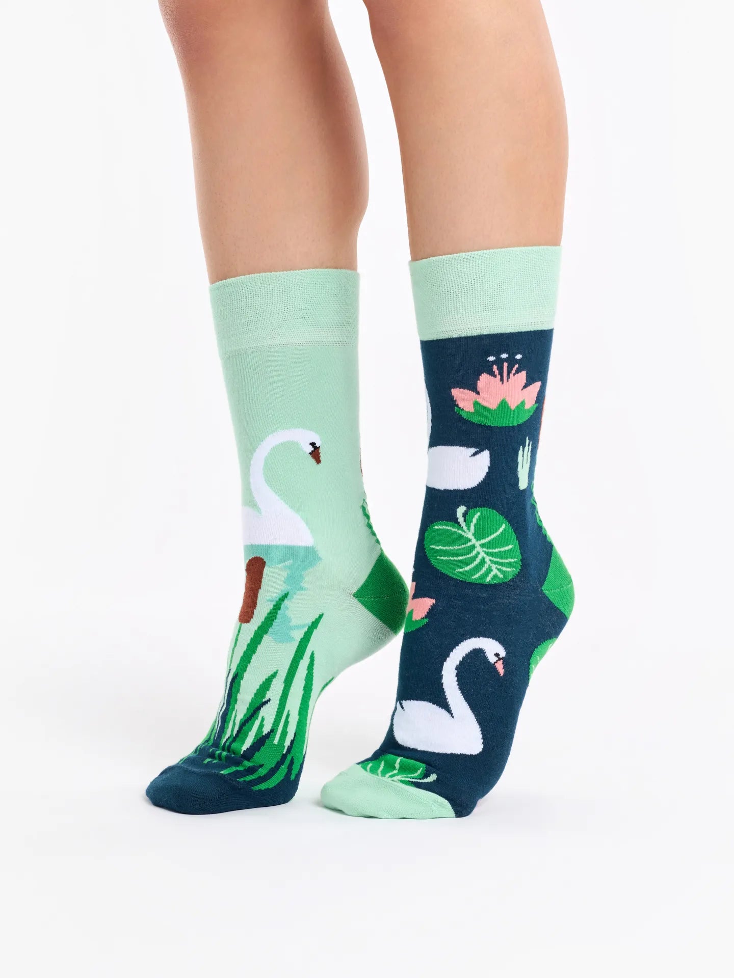 regular-socks-white-swan-dd/dd5dd2c251ce676502a1bdbaabdc539b51cc3658