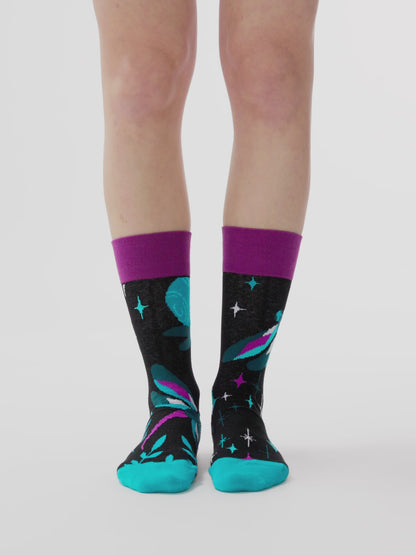 Lustige Socken Libellen in der Nacht