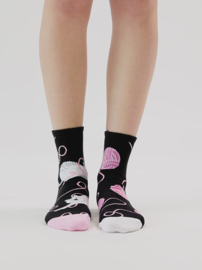 Lustige Crewsocken Katze und Ball